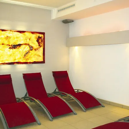 In With Panoramic Mountain Views