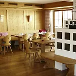 度假居 In With Panoramic Mountain Views *